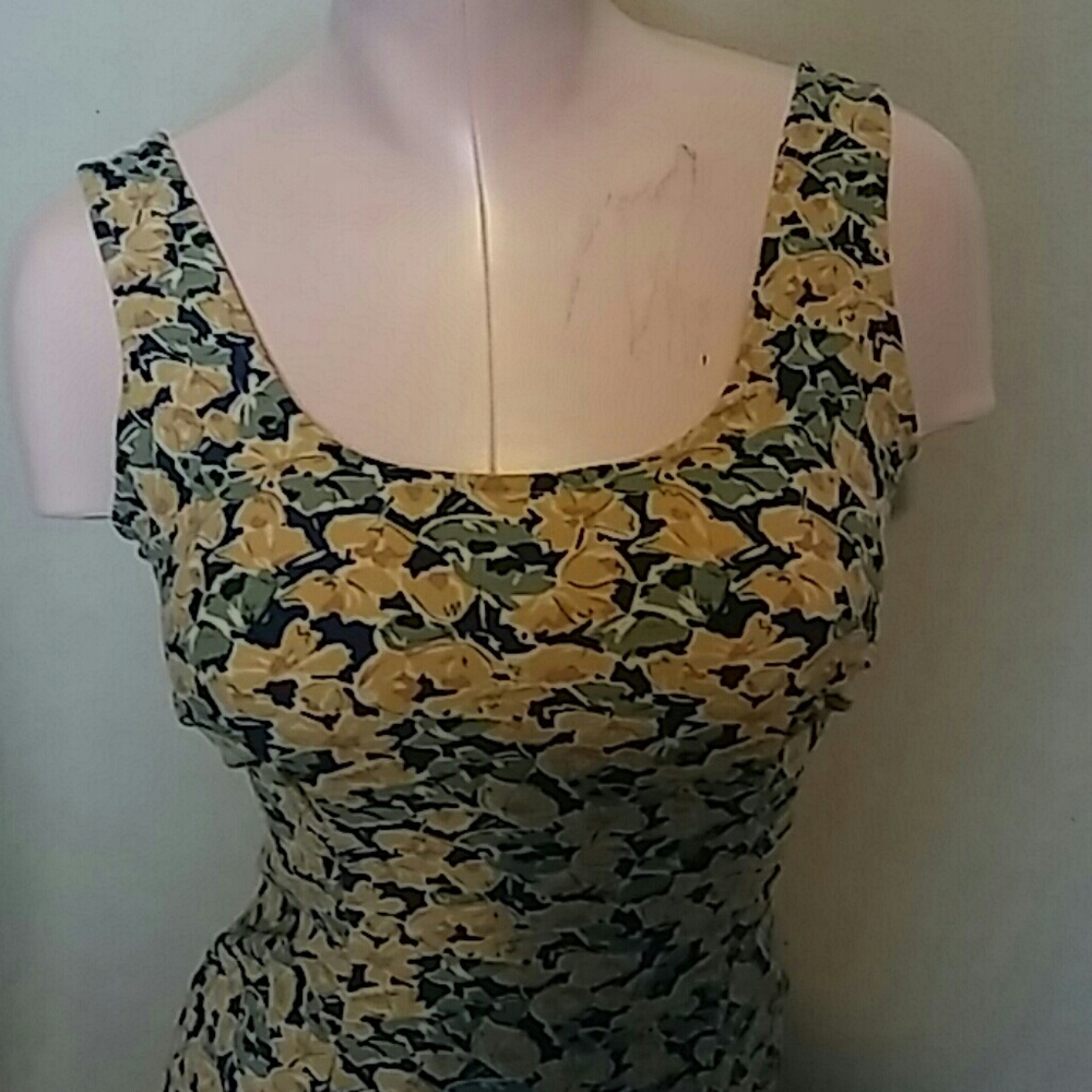 Dress - Picture 2 of 4